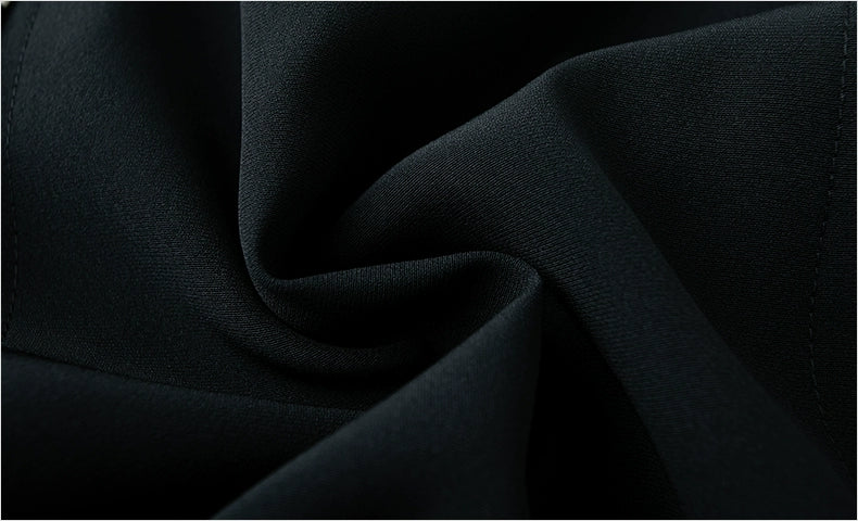 فستان أسود قصير أنيق منقط بالأبيض من الجوانب و الاكمام