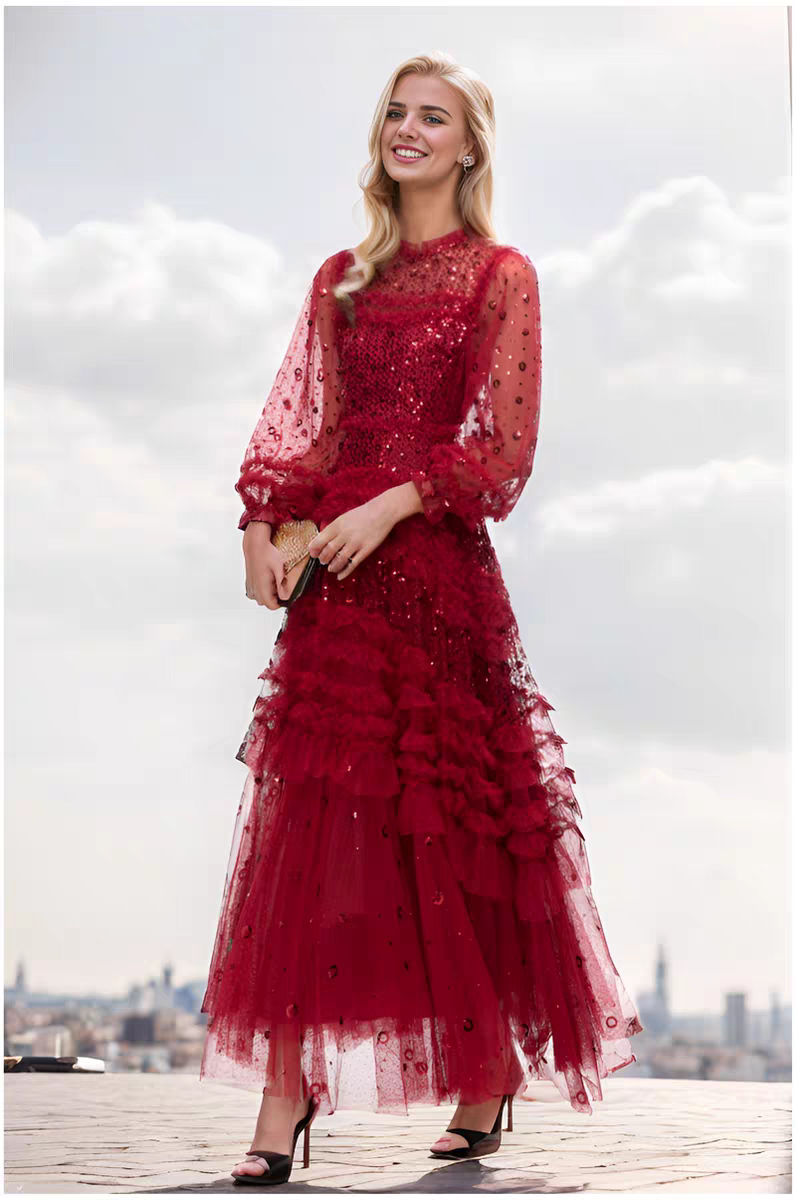 فستان نسائى أحمر مزين بالترتر اللامع